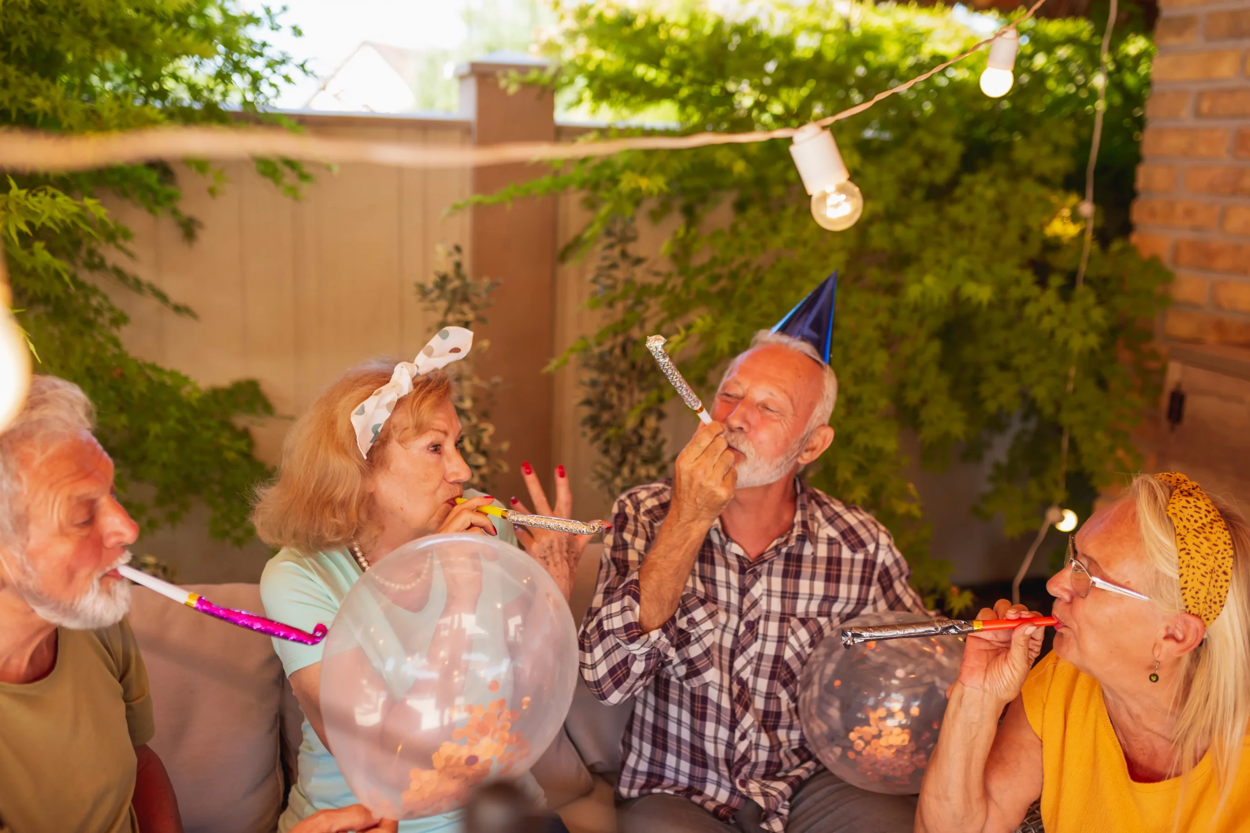 photo de personnes qui fêtent un départ à la retraite avec podium embuscador à montauban